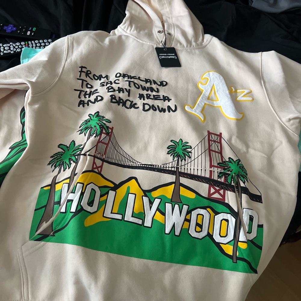 OAK Cream and Green Graphic Hoodie Homme + Femme